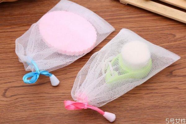 起泡网怎么装香皂进去 用完起泡网肥皂要取出来吗 起泡网怎么装香皂进去 用完起泡网肥皂要取出来吗