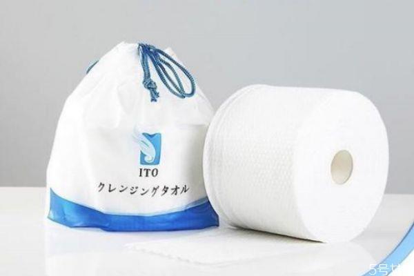 洗脸巾干用还是湿用 洗脸巾要不要一天一换 洗脸巾干用还是湿用 洗脸巾要不要一天一换