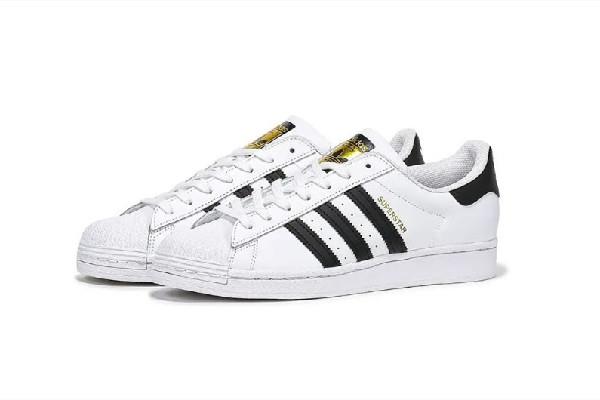 阿迪达斯鞋子真假验证方法 阿迪达斯鞋子有溢胶是真的吗 阿迪达斯鞋子真假验证方法 阿迪达斯鞋子有溢胶是真的吗