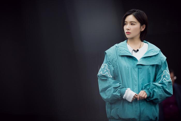 阚清子剪款短发气质都不一样，留长发超级显土气，还是短发适合她