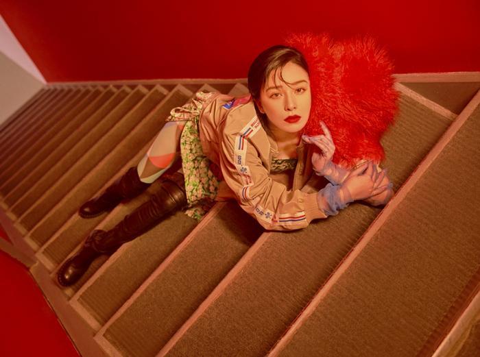 阚清子剪款短发气质都不一样，留长发超级显土气，还是短发适合她