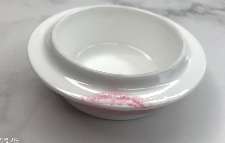 新西兰km口红4号是什么色 kareen murrell04素颜图 新西兰km口红4号是什么色 kareen murrell04素颜图