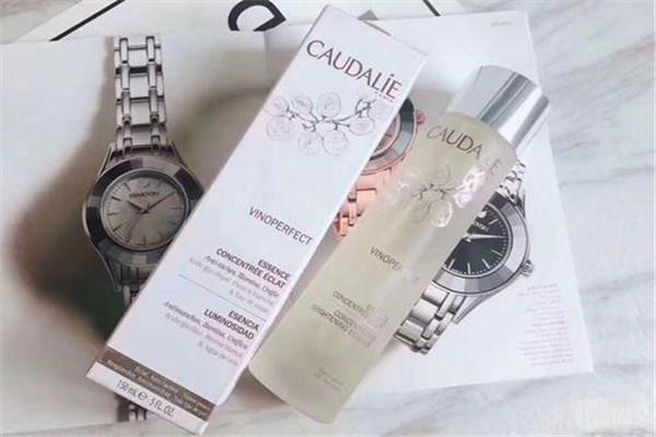 爽肤水是干嘛的 爽肤水是化妆水吗 爽肤水是干嘛的 爽肤水是化妆水吗