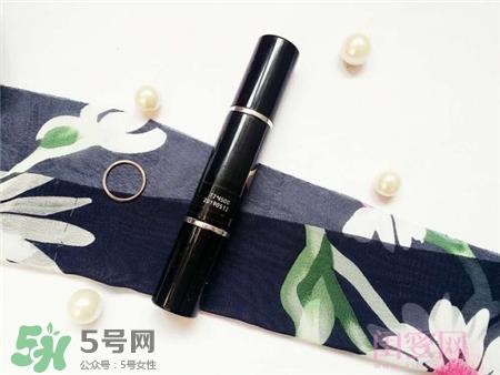 修容棒和修容粉哪个好?修容棒和修容粉的区别 修容棒和修容粉哪个好?修容棒和修容粉的区别