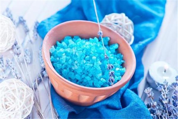 沐浴盐适合什么季节用 沐浴盐用完要洗掉吗