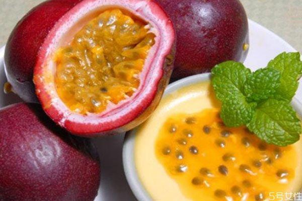 百香果是容易上火还是下火 百香果里面的黑籽能吃吗 百香果是容易上火还是下火 百香果里面的黑籽能吃吗