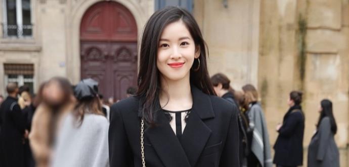 章泽天赴剑桥读书,奶茶妹妹变身留学生,再次进修自己是真的吗?