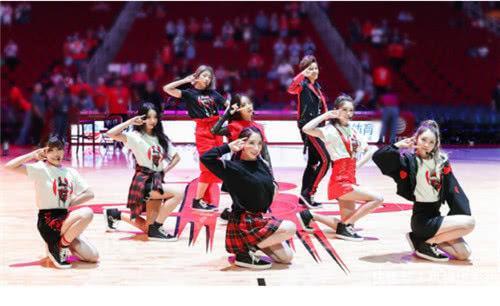 火箭少女现身NBA,吴宣仪杨超越不在,她竟然成了颜值担当?