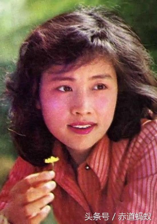 她曾与潘虹齐名,先嫁“武松”遭抛弃,又做杜淳后妈,如今变这样