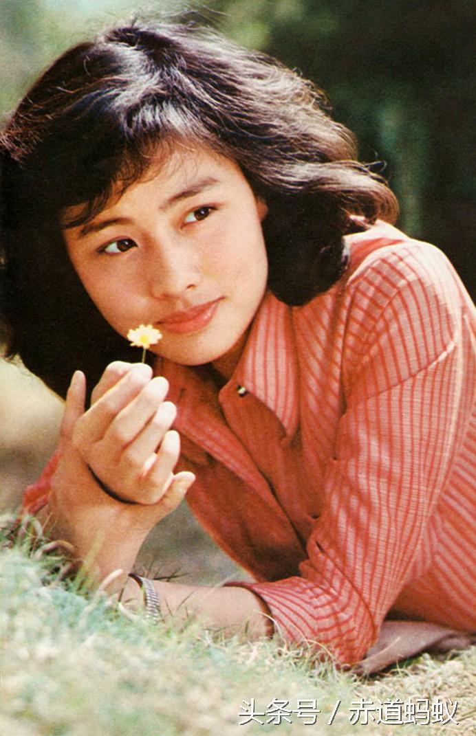 她曾与潘虹齐名,先嫁“武松”遭抛弃,又做杜淳后妈,如今变这样