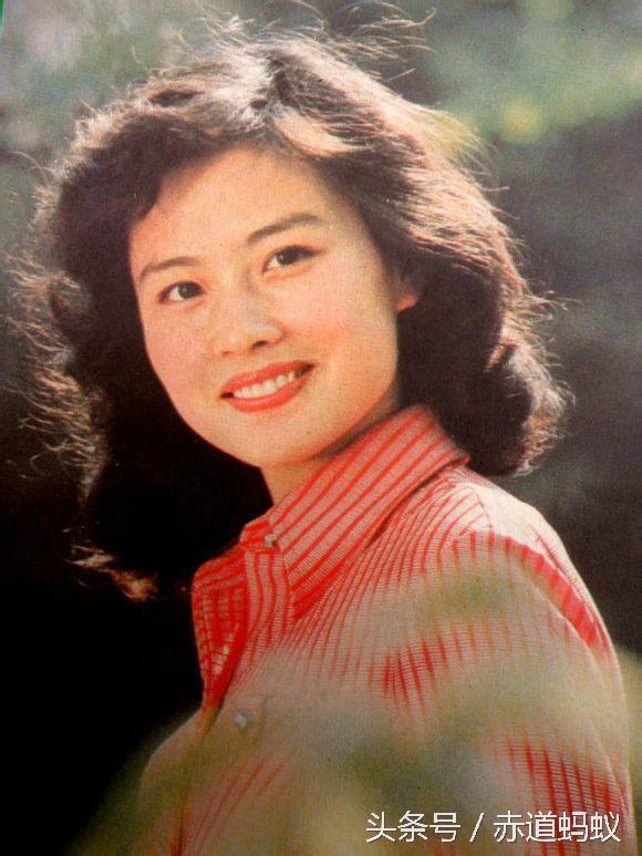 她曾与潘虹齐名,先嫁“武松”遭抛弃,又做杜淳后妈,如今变这样