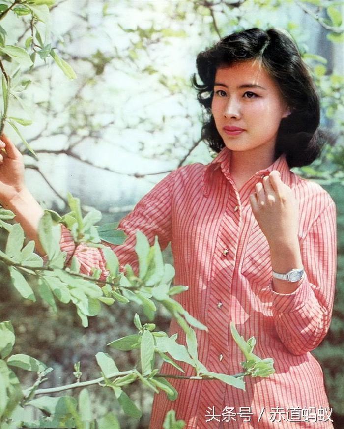 她曾与潘虹齐名,先嫁“武松”遭抛弃,又做杜淳后妈,如今变这样