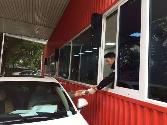 不下车就能完成新车查验,半小时搞定验车上牌!武汉推出“通道式”智...