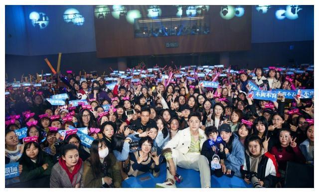 朱一龙被追尾,黄景瑜遭怒吼,追星而已,别让自己成为妖魔!