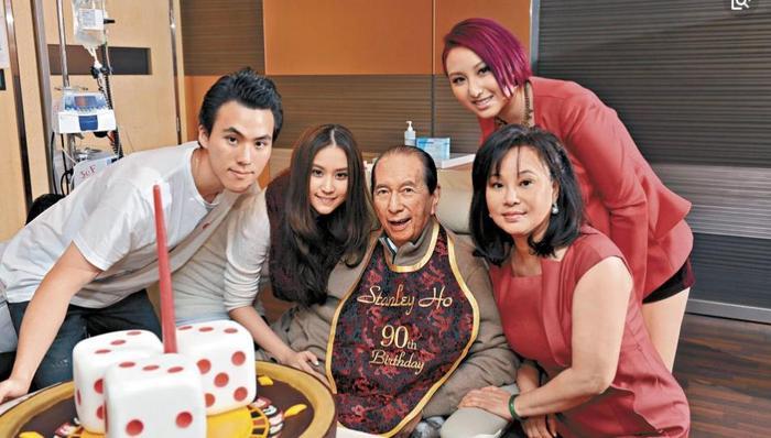 赌王的四个太太,唯有她与世无争,但却最得赌王宠爱!