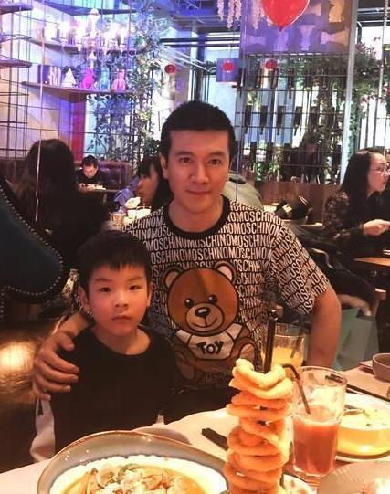 黄圣依6岁儿子近照,长得这么萌,难怪杨子一直不愿公开!