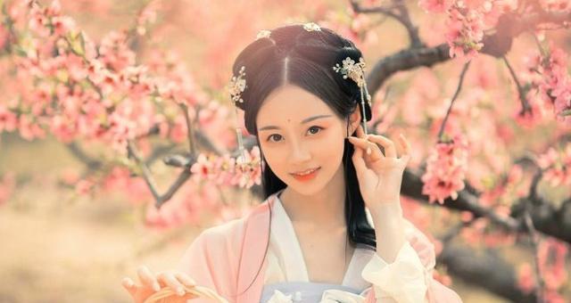 随身空间：刚重生就被流放，她携空间吃穿不愁，全家喝牛奶吃汉堡