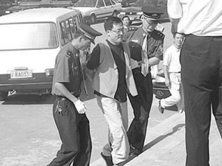 他是中国第一奇才,是首位被判注射死刑的富翁,临终前说了9个字