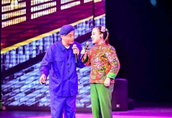 赵本山徒弟小鹏飞求婚成功,女友也是徒弟丫蛋,再次迎来新生活