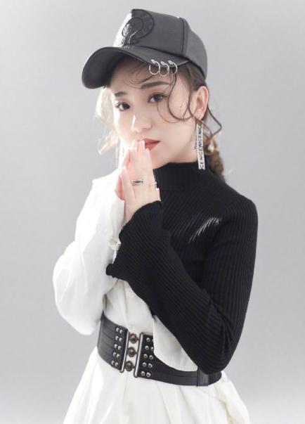 赵本山徒弟小鹏飞求婚成功,女友也是徒弟丫蛋,再次迎来新生活