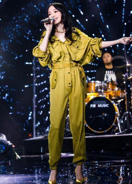 网友质疑张韶涵身高不止158,沈月不可能有160,全是衣服惹得祸