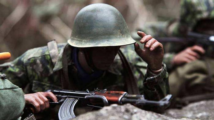 真实的战斗英雄:全身47处负伤、肠子被炸出来仍坚持战斗!