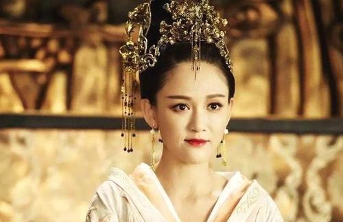 身为帝王却被传出与生母关系不正当的风言风语,并娶了自己亲表妹