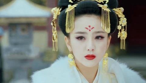 身为帝王却被传出与生母关系不正当的风言风语,并娶了自己亲表妹