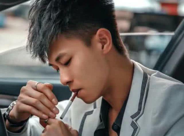 快手主播有多红?白小白出场30万、雨神40万,第一难请!