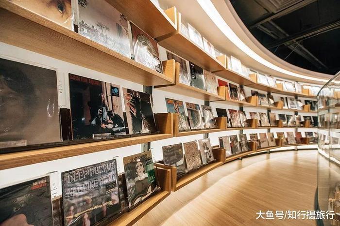 继杂书馆与晓书馆之后,高晓松的晓岛为文青们又开辟了一方天地