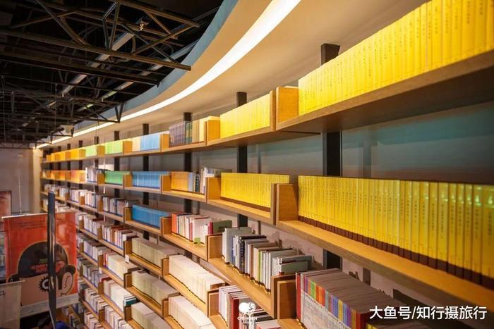 继杂书馆与晓书馆之后,高晓松的晓岛为文青们又开辟了一方天地