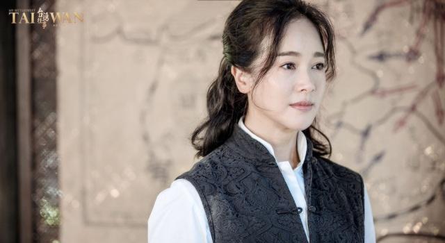 林清文双美等人与何之萍匆匆一别,心中对她更是肃然起敬