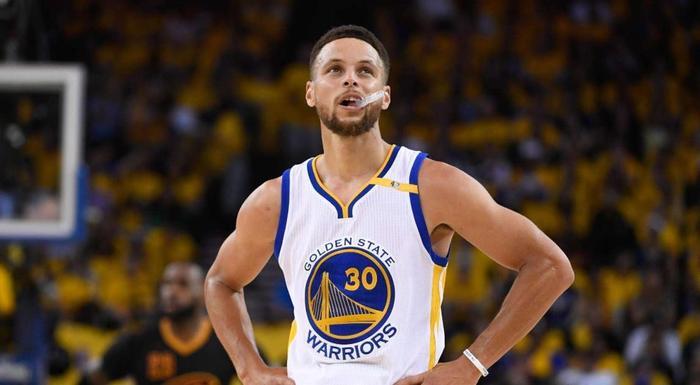 库里回忆73胜总亚军,用2词7字形容,言语中流露真情