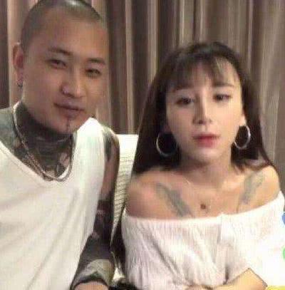 老方丈和王逗逗经常闹意见,隔三差五还在一起