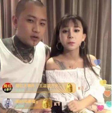 老方丈和王逗逗经常闹意见,隔三差五还在一起