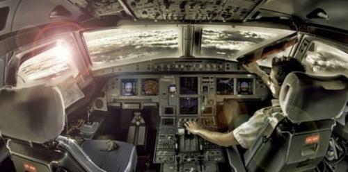 南航客机降落北京时遭遇冰雹,挡风玻璃破裂!这种情况究竟有多危险?