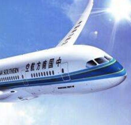 南航客机降落北京时遭遇冰雹,挡风玻璃破裂!这种情况究竟有多危险?