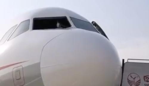 南航客机降落北京时遭遇冰雹,挡风玻璃破裂!这种情况究竟有多危险?