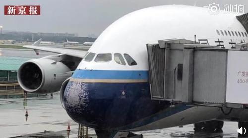 南航客机降落北京时遭遇冰雹,挡风玻璃破裂!这种情况究竟有多危险?
