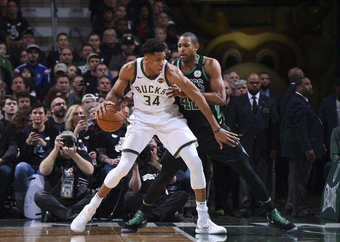 NBA猛龙大胜后,雄鹿众将士气低落,猛龙迎来逆袭良机