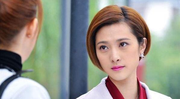 她是靳东初恋,搭档黄磊成名,4岁女儿美貌出众,丈夫身份却成谜