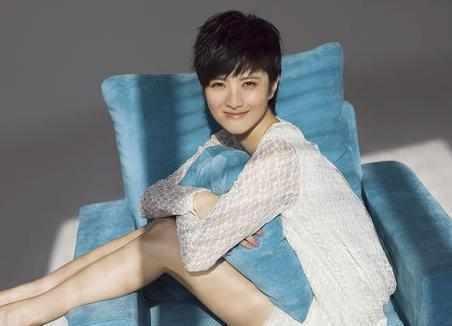 她是靳东初恋,搭档黄磊成名,4岁女儿美貌出众,丈夫身份却成谜