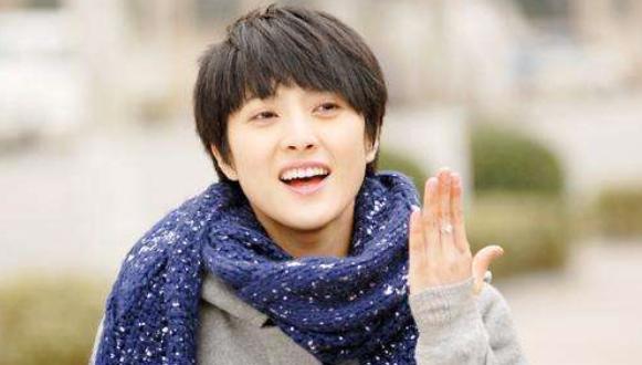 她是靳东初恋,搭档黄磊成名,4岁女儿美貌出众,丈夫身份却成谜