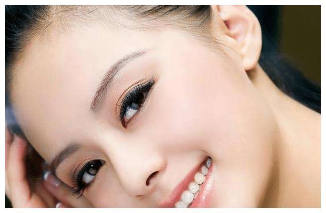 优秀演员钟欣桐,虽然事业特别成功,可是生活却让人们心疼