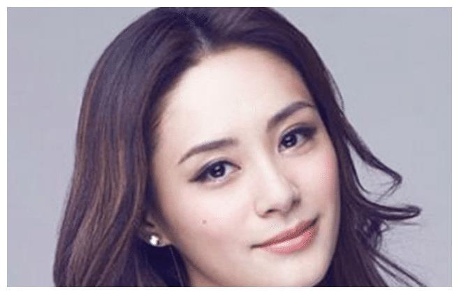 优秀演员钟欣桐,虽然事业特别成功,可是生活却让人们心疼