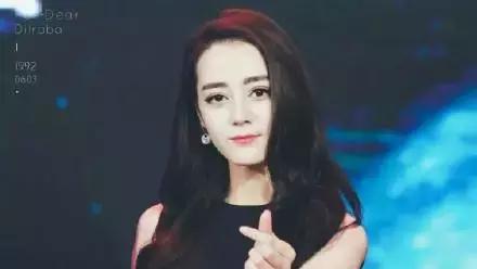 热巴赵丽颖众女神比心超惊艳,却不够妖娆,张一山:跟我学