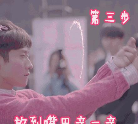 热巴赵丽颖众女神比心超惊艳,却不够妖娆,张一山:跟我学