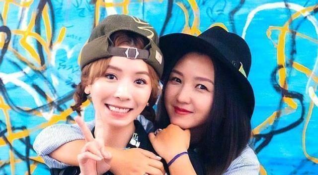 黄雅莉艺术展名为“借光计划”,然后真的有很多人来借光