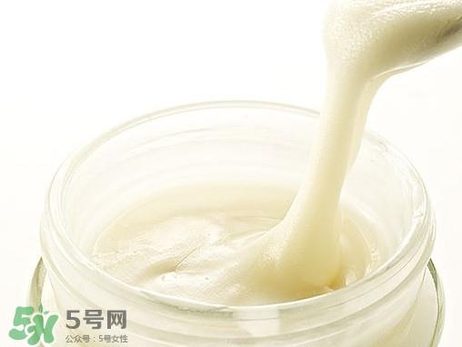 椴树蜜是什么颜色?椴树蜜是白色的吗 椴树蜜是什么颜色?椴树蜜是白色的吗