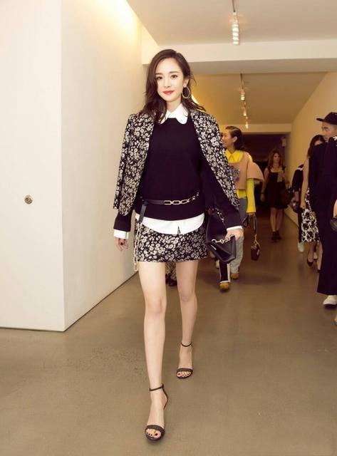 杨幂漂亮的小脚丫,雪白迷人,怪不得是宅男杀手